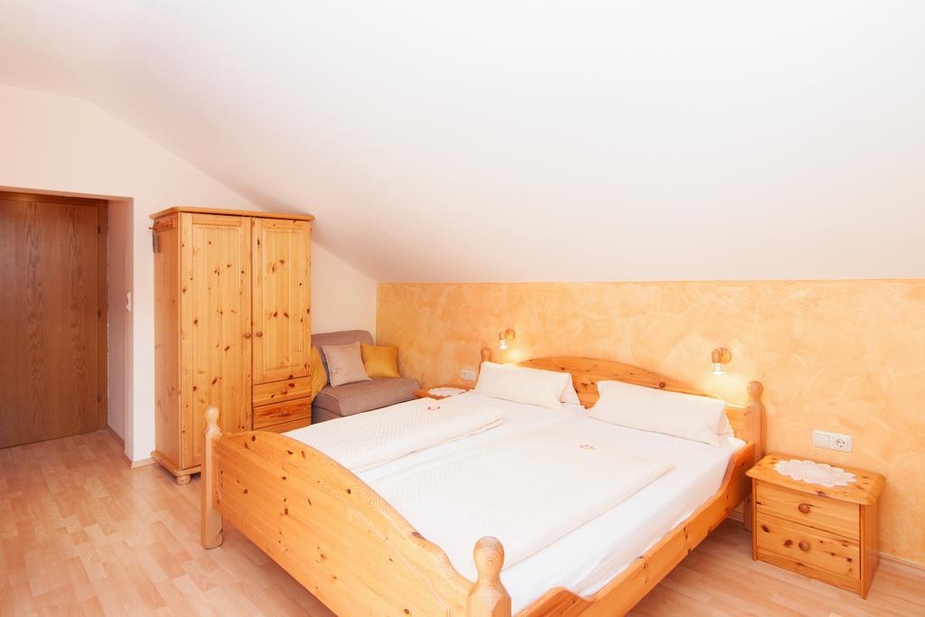 Restaurant - Cafe - Pension Hassler Berg im Drautal Rum bild