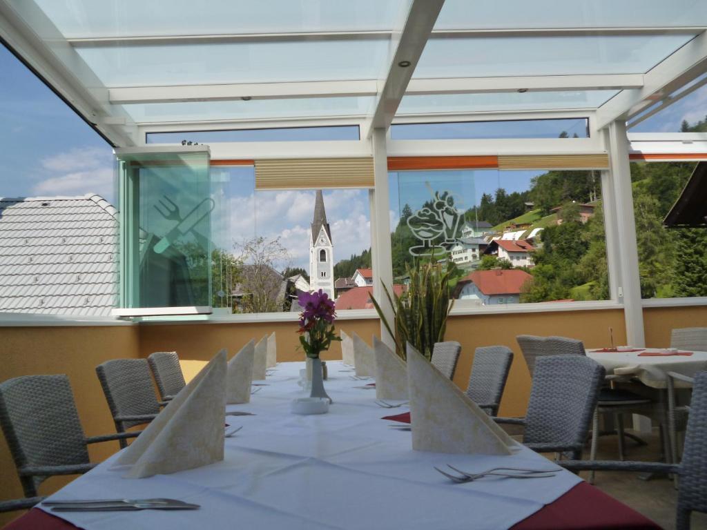 Restaurant - Cafe - Pension Hassler Berg im Drautal Exteriör bild
